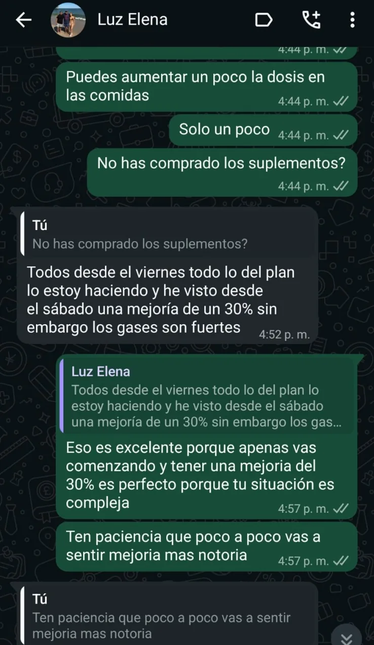 Captura de WhatsApp: a los pocos días de empezar, una paciente reporta una mejoría de alrededor del 30 % siguiendo todo el plan.