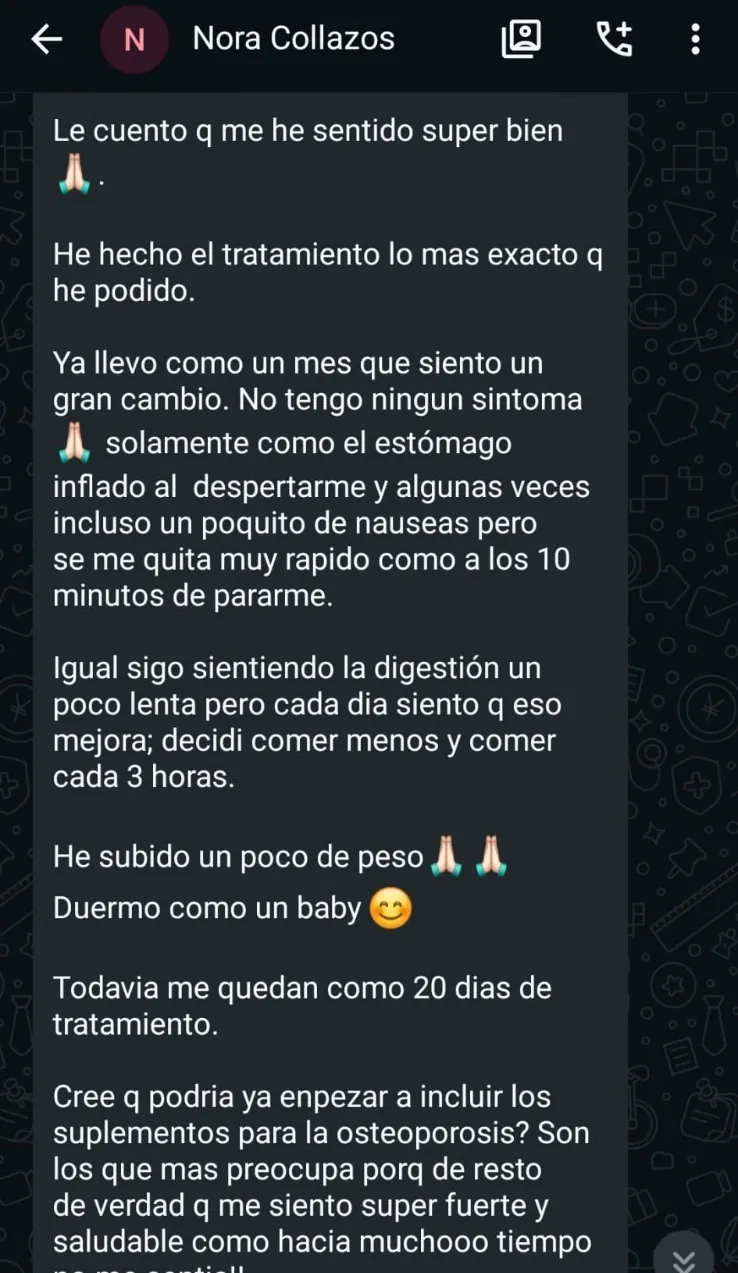 Captura de WhatsApp: tras un mes de tratamiento una paciente describe un gran cambio, sin apenas síntomas, durmiendo bien y sintiéndose fuerte como hacía mucho tiempo.